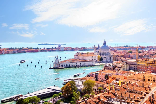 Santa Maria della Salute ve Giudecca Adası, Piazza San Marco Campanile görünümünden