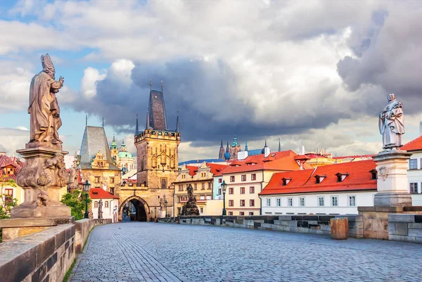 Charles Bridge with Statues of Saint Augustine of Hippo and St P — Stock Photo, Image