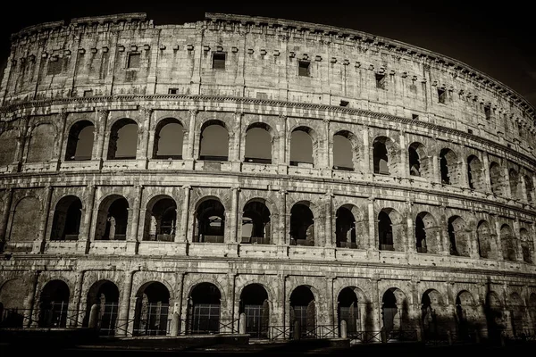 Colisée à Rome, photo noir et blanc, style rétro — Photo