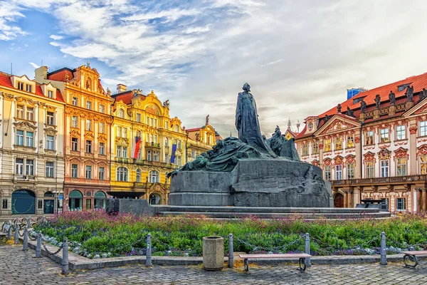 The Jan Hus Memorial in Old Town Square of Prague, Czech Republi — Stock Photo, Image