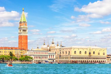 Piazza San Marco ve Doges Sarayı, lagün, Venedik görüntülemek