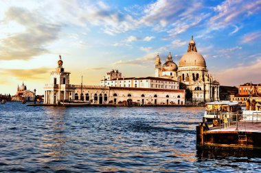 Santa Maria della Salute Kilisesi Venedik thundersto önce