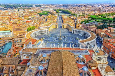 St. Peters Bazilikası kubbe Vatikan'dan görünümünü