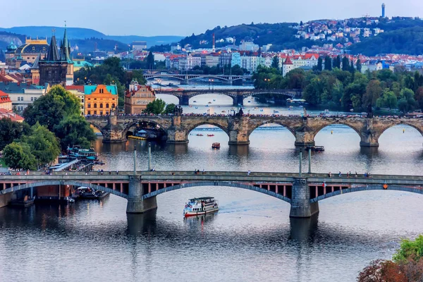 Puente de Carlos y otros puentes de Praga vista, República Checa — Foto de Stock