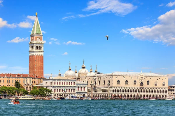 Palacio Ducal y Plaza de San Marcos, vista desde el mar, Venecia, I — Foto de Stock