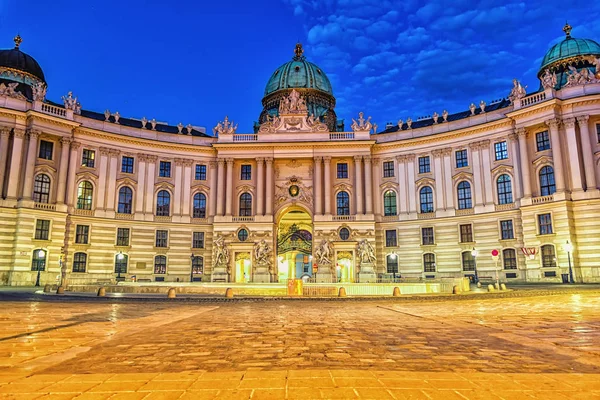 Hofburg w Wiedniu, piękny pałac królewski, widok z Michael — Zdjęcie stockowe