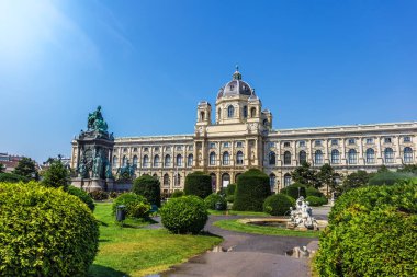 Maria Theresien Platz, bir kare ve anıtlar ile bir park