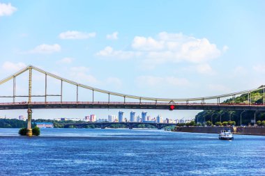 Park Bridge Kiev, Dinyeper Nehri üzerinde yürüyen bir köprü