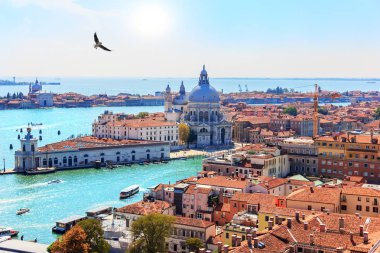 Basilica Santa Maria della Salute üzerinden Piazza San Marco Venedik havadan görünümü.