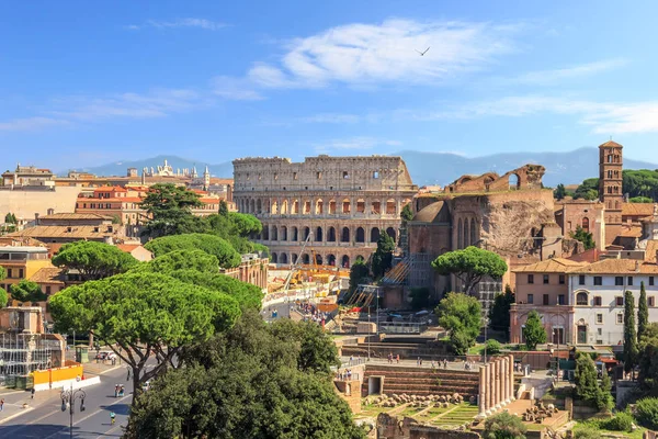 Colosseum és a Forum Romanum kilátás a haza oltára, — Stock Fotó