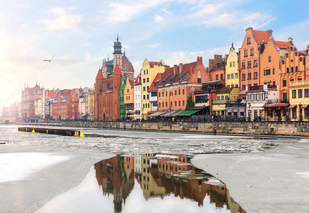 Gdansk old town buldings and their reflection in the Motlawa.