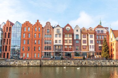 Gdansk Irmak, Polan binaların güzel cephe sistemleri