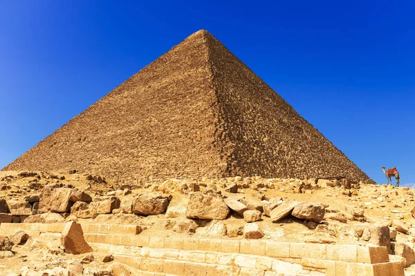 Великая пирамида Хеопса в Гизе, Египет — стоковое фото