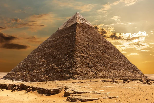 De piramide van Chefren bij zonsopgang, Giza, Egypte — Stockfoto