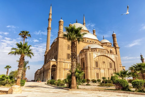 Velká mešita Muhammada Alího Paši nebo mešity Alabastru v egyptské Citadele Káhira — Stock fotografie