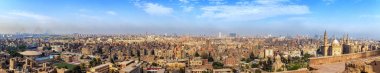 Tüm Kahire 'nin panoraması Piramitlerle ve Hisar' la