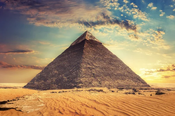 Prachtig uitzicht op de piramide van Khafre, Gizeh, Egypte — Stockfoto