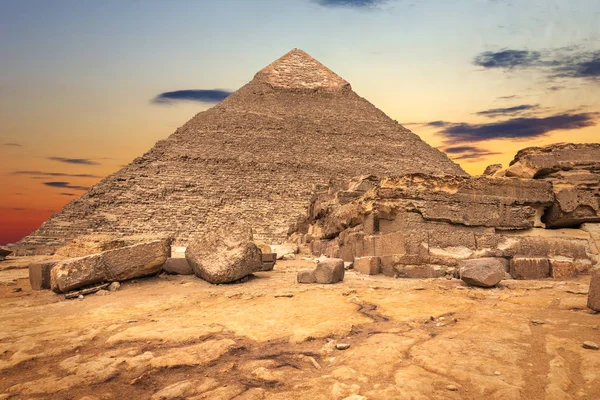 As ruínas do templo e a pirâmide de Khafre, Gizé, Egito — Fotografia de Stock