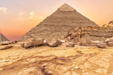 Khafre ve Giza tapınak kalıntıları Piramidi, gün batımı manzarası, Mısır