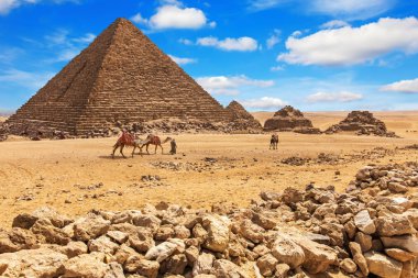 Menkaure Piramidi ve kraliçelerinin Piramitleri, Giza, Mısır
