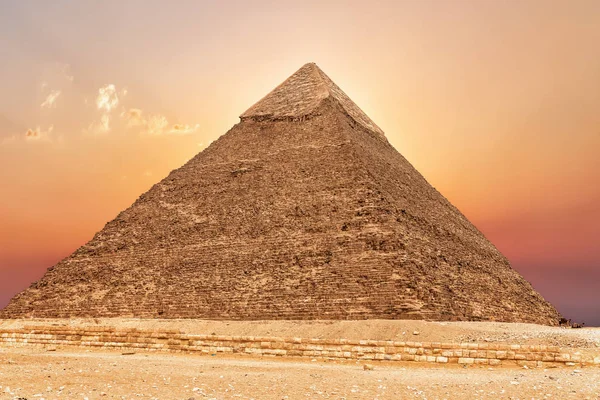 Zonsondergang in Gizeh en de piramide van Khafre, Egypte — Stockfoto