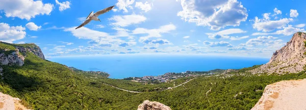 Foros town in Crimea, beautiful summer panorama — Stock Photo, Image