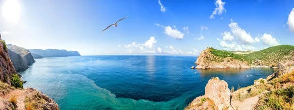 Panorama marítimo de la costa de la bahía de Balaklava, Crimea — Foto de Stock