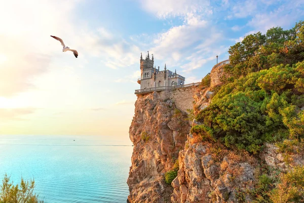 The Swallow Nest and the Black sea scenery, Crimea — Stock Photo, Image