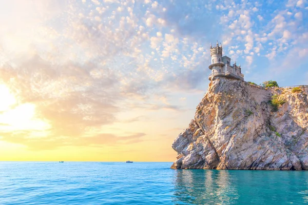 Kırım'daki Kırlangıç Yuvası'nda güzel gün doğumu