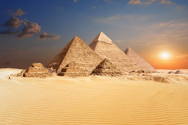 Slavné egyptské pyramidy v Gíze, nádherný výhled — Stock fotografie