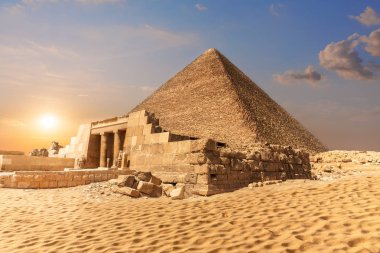 Iv. Seshemnefer Mastaba ve Giza'daki Keops Piramidi