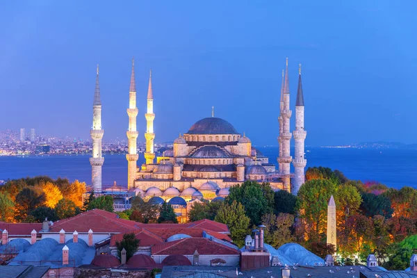 Το Μπλε Τζαμί ή το τζαμί του Σουλτάνο Αχμέτ το βράδυ, Κωνσταντινούπολη, Τουρκία — Φωτογραφία Αρχείου