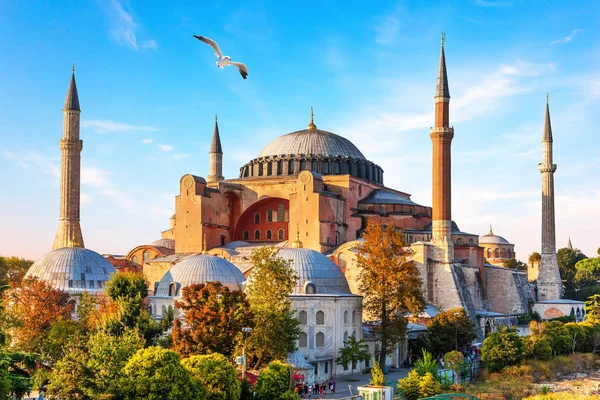 Famous Hagia Sophia Mosque in Istanbul, Turkey — Stock Photo, Image