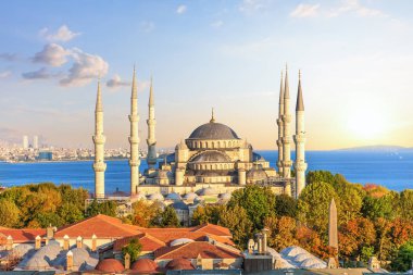 Gün batımında Ünlü Sultanahmet Camii, İstanbul, Türkiye