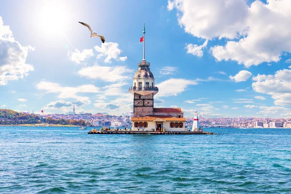 A Torre das Donzelas no Bósforo, Istambul, Turquia — Fotografia de Stock