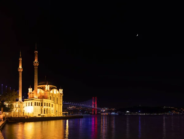 Vue de nuit de la mosquée Ortakoy, Istanbul, Turquie — Photo