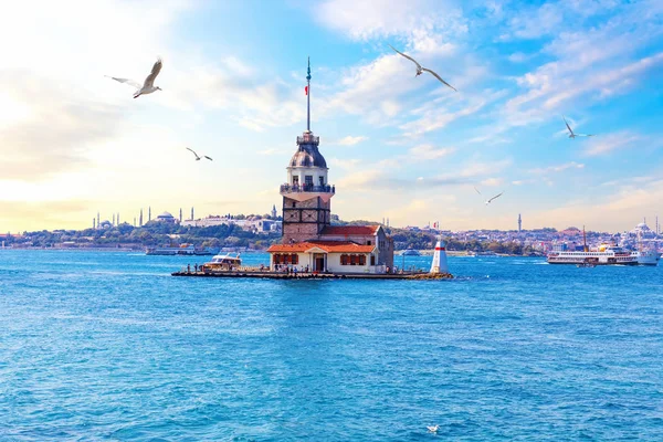 Πύργος της κόρης στην Κωνσταντινούπολη, Τουρκία, θέα στη θάλασσα — Φωτογραφία Αρχείου