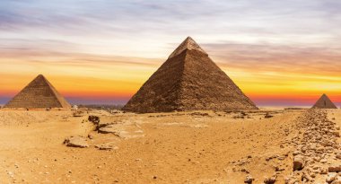 Büyük Piramitler ve Giza, Kahire, Mısır 'da gün batımı