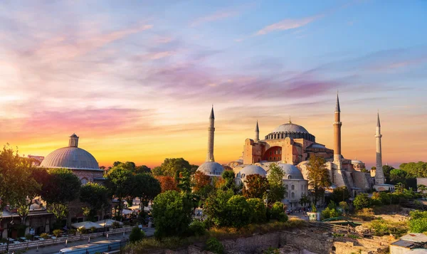 Hagia Sophia dan Bath-house dari Haseki Hurrem Sultan di Istan — Stok Foto