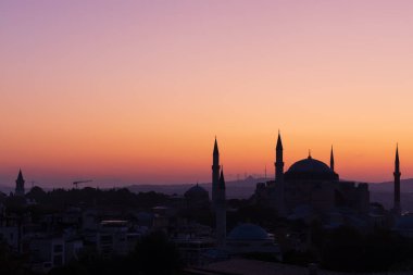 Ayasofya gölgesi manzarası, güzel günbatımı renkleri, İstanbul, Türkiye