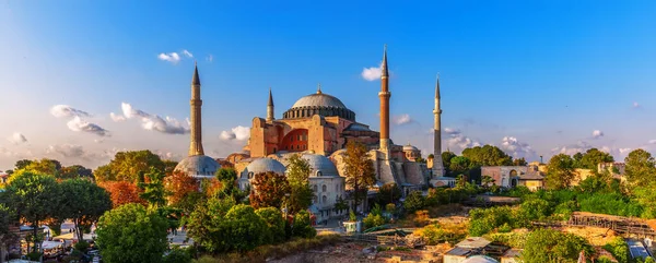 Panorama de Hagia Sophia em Istambul, Turquia — Fotografia de Stock