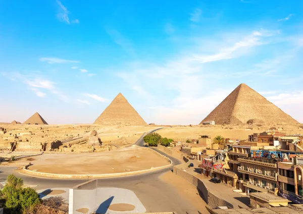 Giza Pyramid Complex, utsikt från bostadskvarteren, Kairo, Egypten — Stockfoto