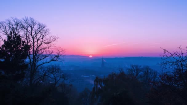 Misty Miasta Upływ Czasu Rano Ethereal Zimowy Wschód Słońca Krajobraz — Wideo stockowe