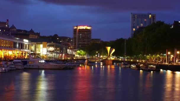 Bristol Harbourside Time Lapse Larga Exposición Nocturna Luces Agua — Vídeo de stock