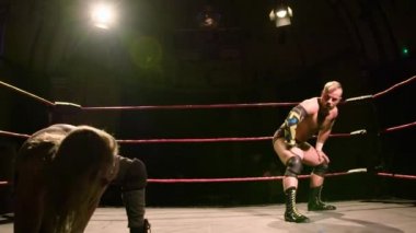Pro güreş karşılaşması: Superkick yüz