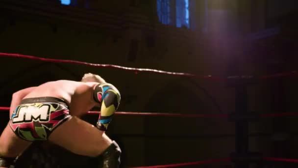 Pro Wrestling Match Superkick Aan Gezicht — Stockvideo