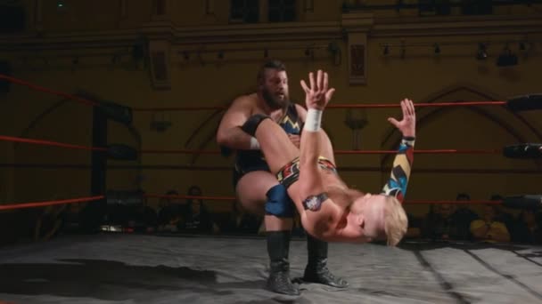 Pro Wrestling Match Slow Motion Wrestler Throws Opponent Corner — Stock Video