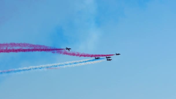 Airshow Kırmızı Oklar Raf Kraliyet Hava Kuvvetleri Dublör Uçan Gökyüzünde — Stok video
