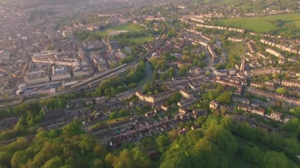 City Bath Великобритания Воздушный Беспилотник Следил Городом Сельской Местностью Солнце — стоковое видео