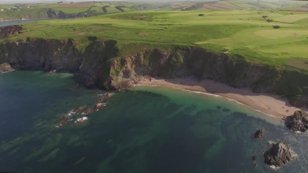 Beautiful Sandy Beach Clifftops Clear Blue Ocean Aerial Drone Footage — Stock Video